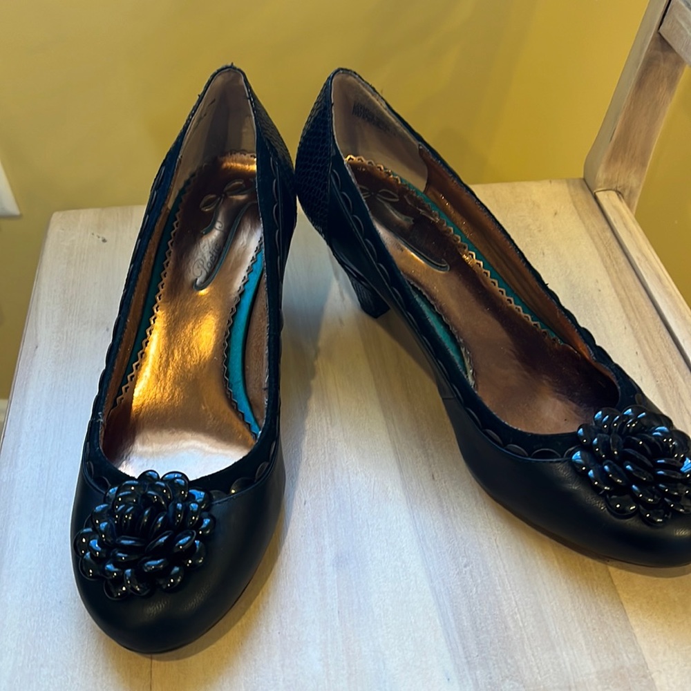 Anthro Poetic License London Like new Retro Countrysite Black Pump Shoes 7.5